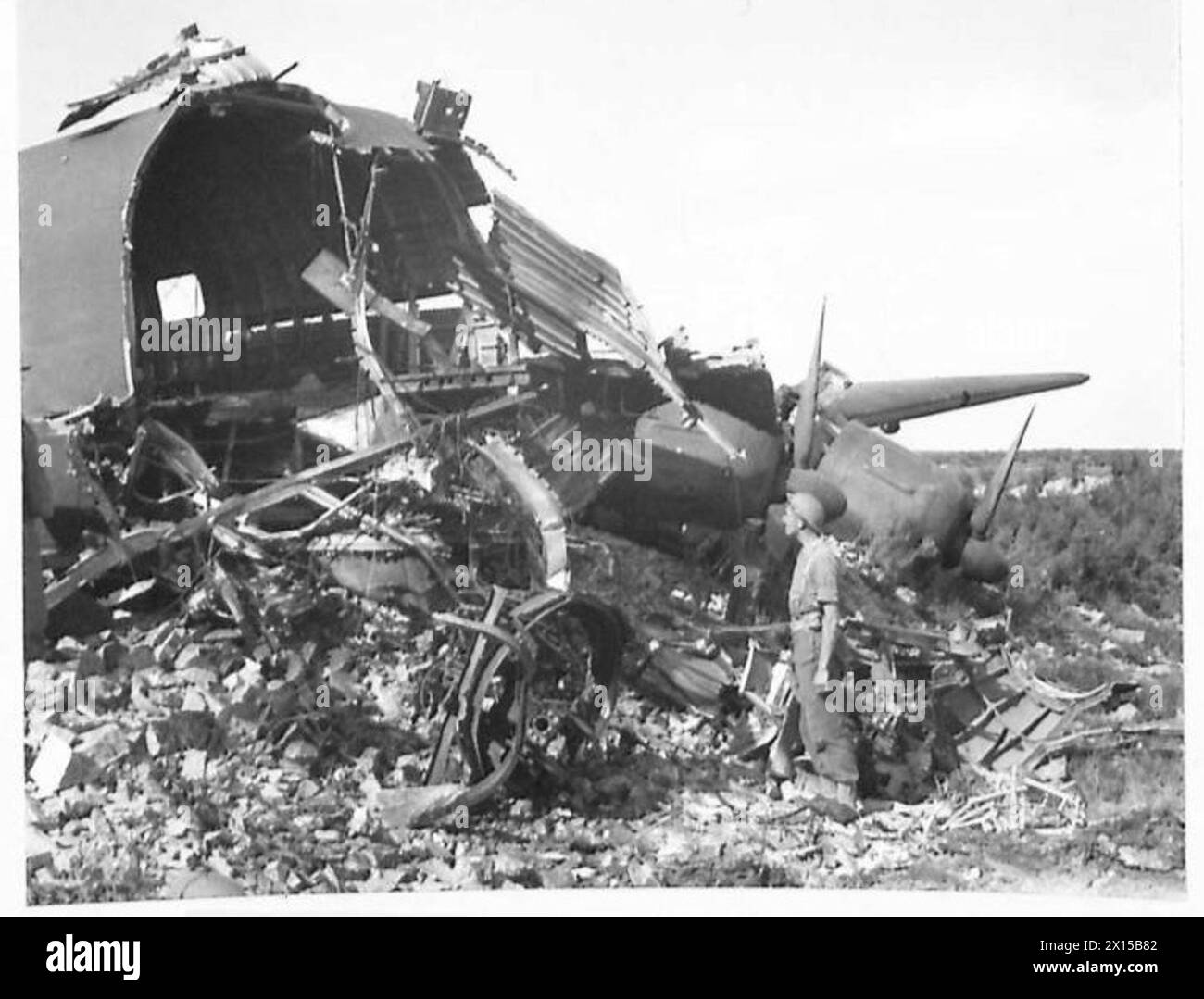 Les moteurs brûlés d'un porte-troupes de l'armée britannique à Bizerta Banque D'Images