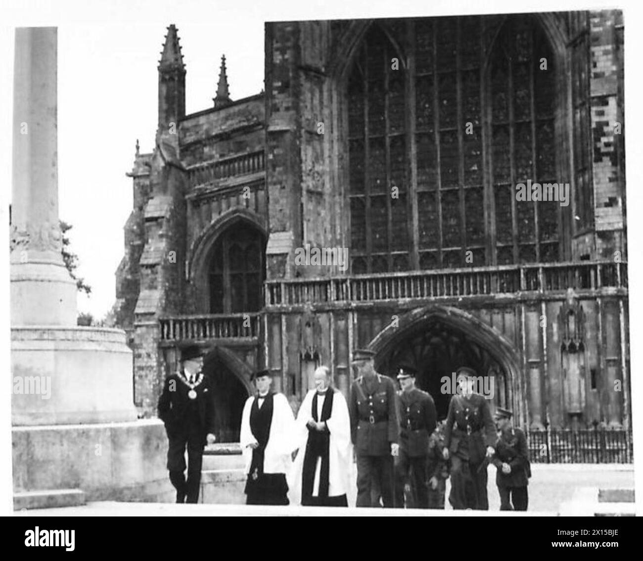 PARADE CÉRÉMONIELLE DE L'ÉGLISE - Lt.Gen. H.C. Loyd (GOC Southern Command), quittant la cathédrale avec des dignitaires de l'église et le maire local après le service de l'armée britannique Banque D'Images