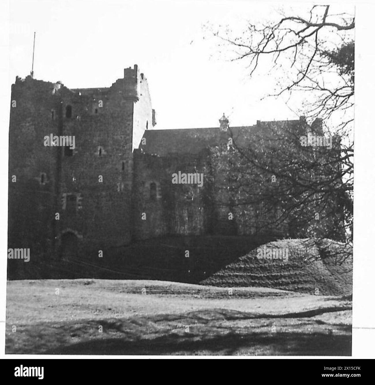 Le château de Doune dans le Perthshire est représenté dans le cadre de la Scottish Regimental Series sous la supervision de l'armée britannique. Banque D'Images