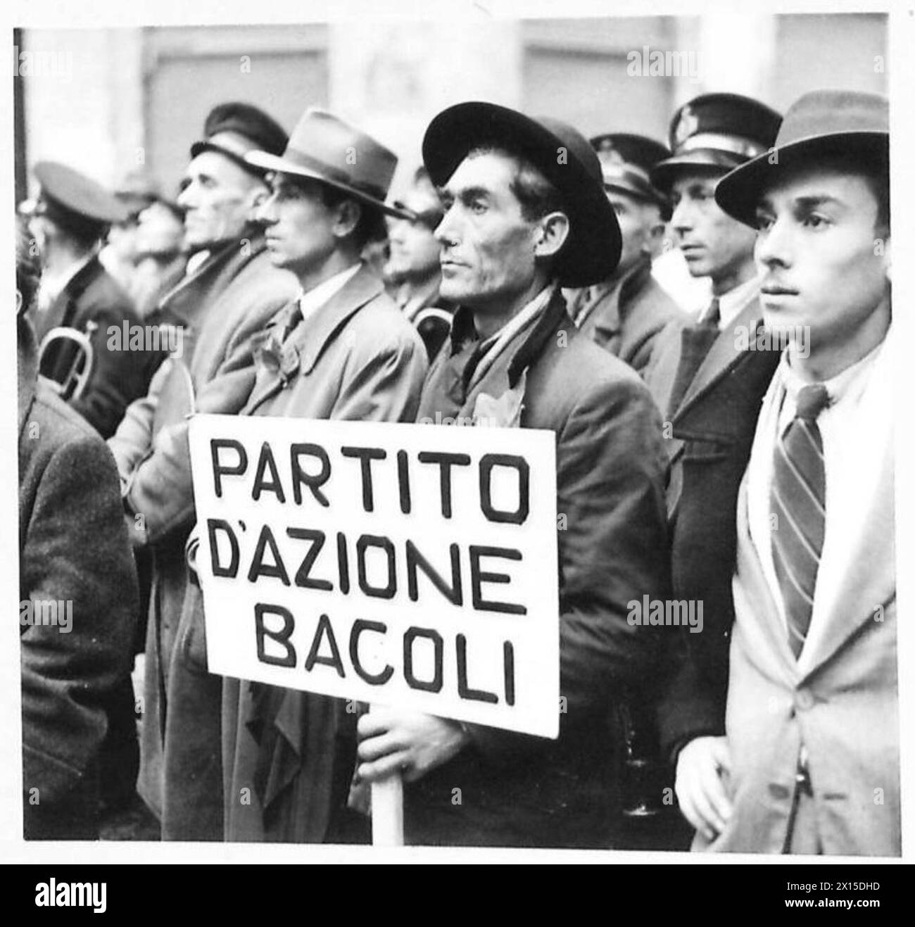 ITALIE : RENCONTRE POLITIQUE À NAPLES - Une étude des expressions de la foule lors d'un des discours de l'armée britannique Banque D'Images