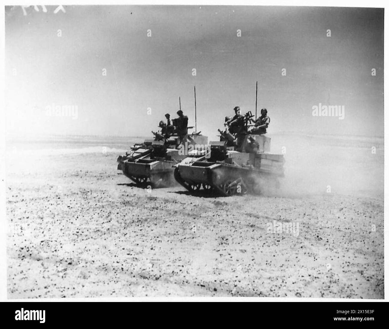 Les chars passent à l'action en coopération avec l'infanterie lors d'opérations en Afrique du Nord et au moyen-Orient. Banque D'Images