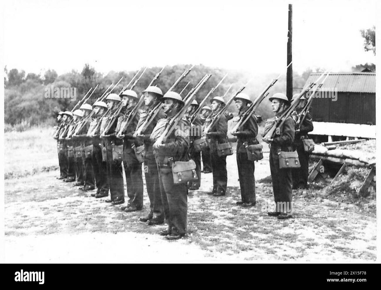 Les jeunes soldats sont en service de garde dans le cadre de l'entraînement et des tâches opérationnelles de l'armée britannique. Banque D'Images