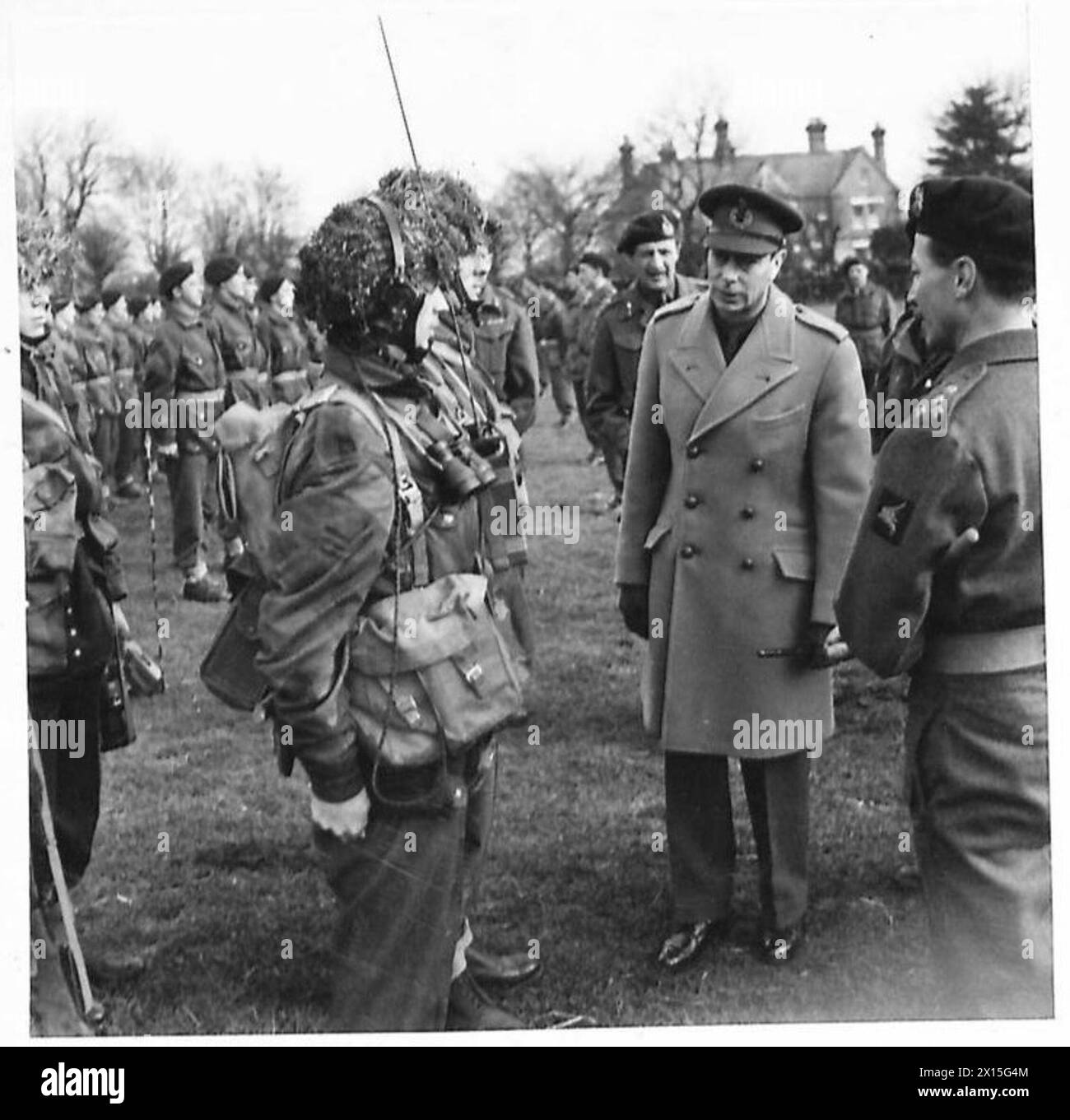 En mars 1944, le roi inspecta les troupes aéroportées, y compris les parachutistes de signalisation dans l'ordre de saut. La visite a démontré le soutien royal et la reconnaissance de la formation et de la préparation des forces aéroportées pendant la IIe Guerre mondiale Banque D'Images