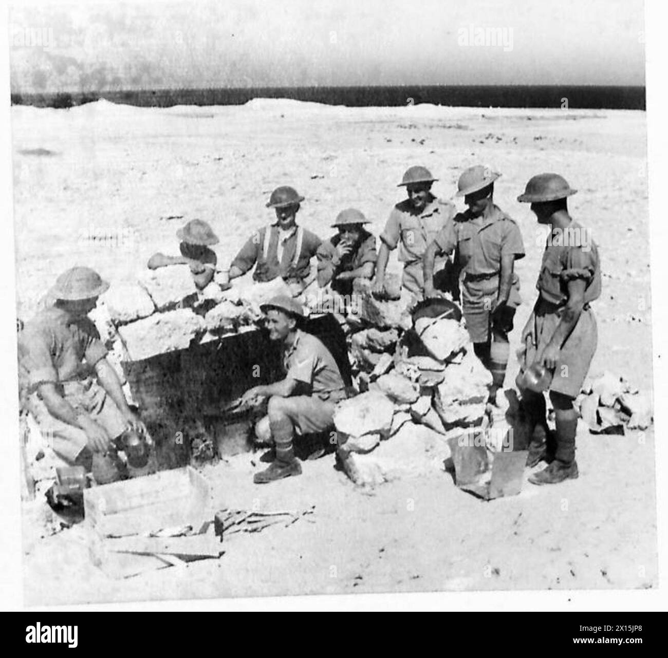 Une cuisine temporaire du désert installée sur la côte pour le personnel de l'armée britannique dans le désert occidental. Banque D'Images