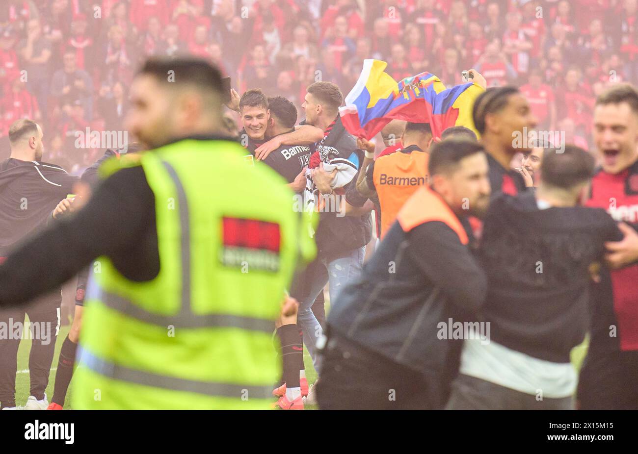 Célébration Meisterschaft après le match BAYER 04 LEVERKUSEN - SV WERDER BRÊME 4-0 le 14 avril 2024 à Leverkusen, Allemagne. Saison 2023/2024, 1.Bundesliga,, Journée 29, 29.Spieltag © Peter Schatz / Alamy Live News - LA RÉGLEMENTATION DFL INTERDIT TOUTE UTILISATION DE PHOTOGRAPHIES comme SÉQUENCES D'IMAGES et/ou QUASI-VIDÉO - Banque D'Images