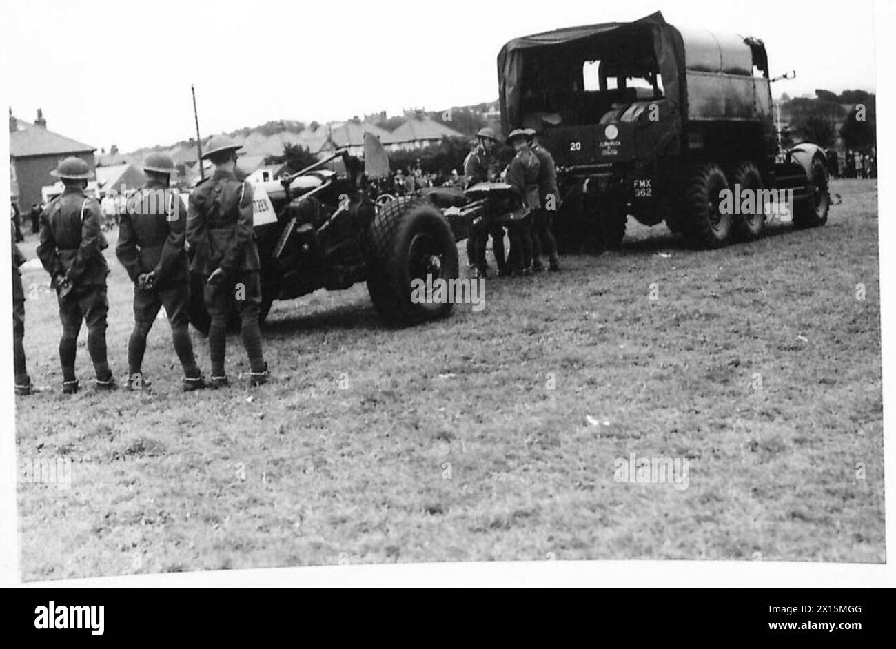 Un obusier de 6 pouces est démontré lors d'un exercice sans bûcherons par le personnel de l'armée britannique. Banque D'Images