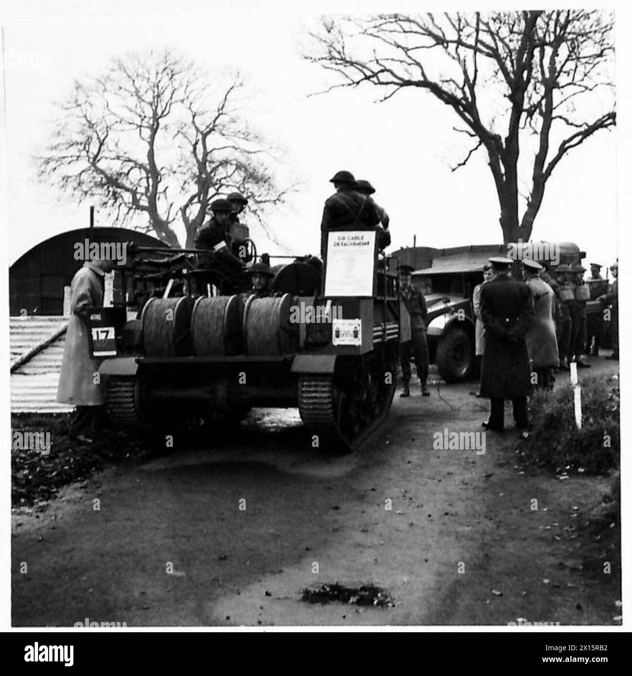 EXPOSITION DE SIGNAUX - Un détachement de câble D8. Véhicules avec voie installée, équipage en position et câbles prêts pour la pose de l'armée britannique Banque D'Images