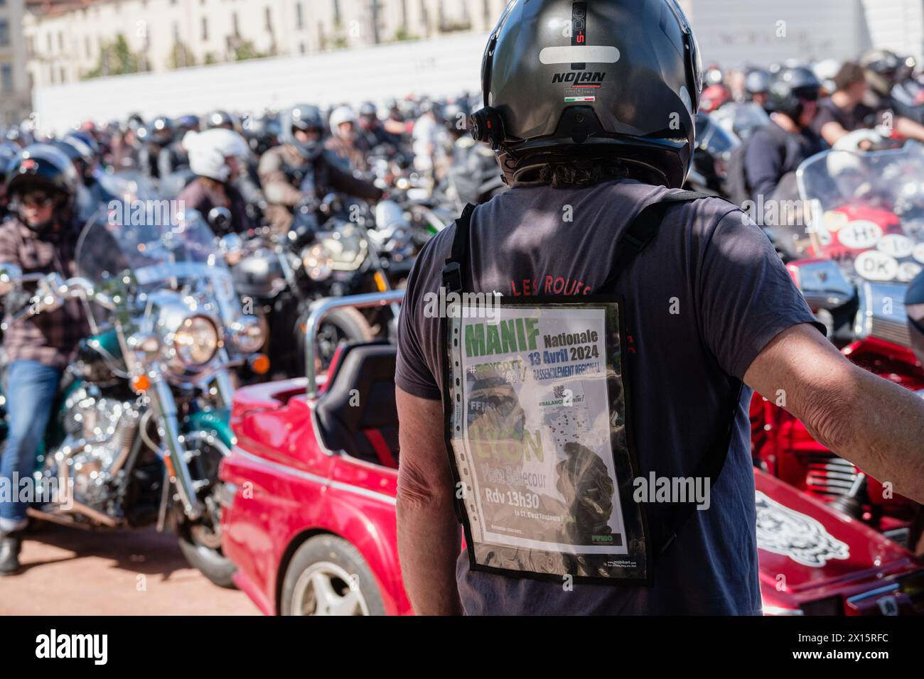 Manifestation de motocyclistes en colère contre le contrôle technique. Banque D'Images