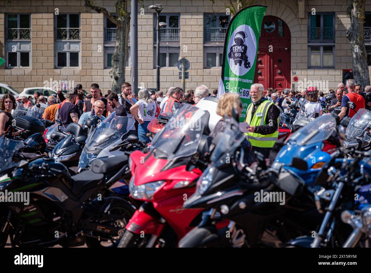 Manifestation de motocyclistes en colère contre le contrôle technique. Banque D'Images