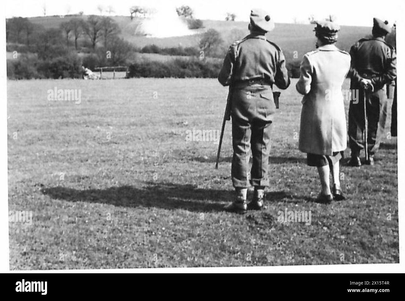SAR la Princesse Royale visite un bataillon du Lowland Regiment, observant un exercice militaire décrivant un scénario de bataille en cours. Banque D'Images