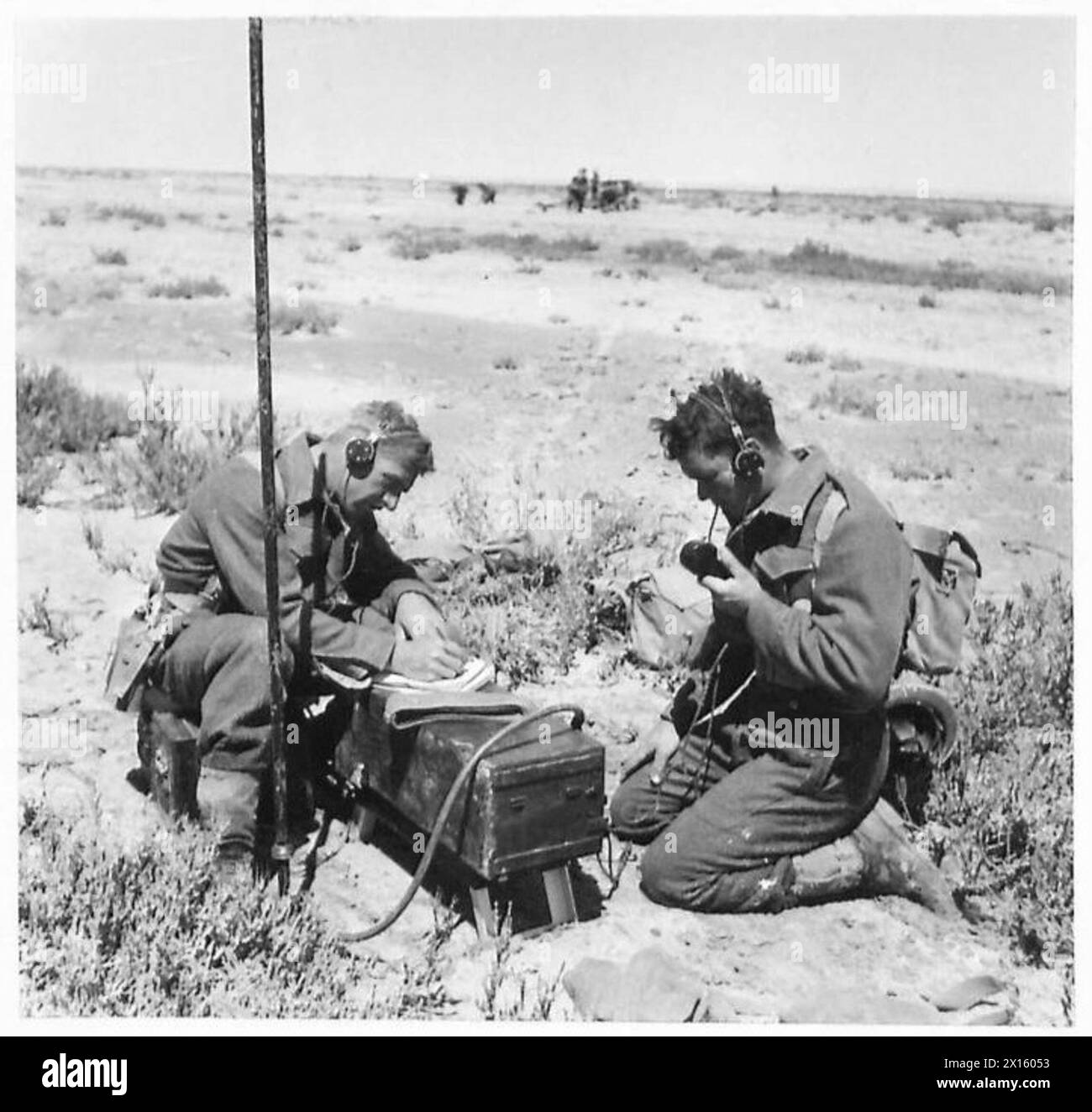 Une station sans fil de l'armée britannique a été établie sur la plage peu après les opérations de débarquement en Afrique du Nord et au moyen-Orient. Banque D'Images