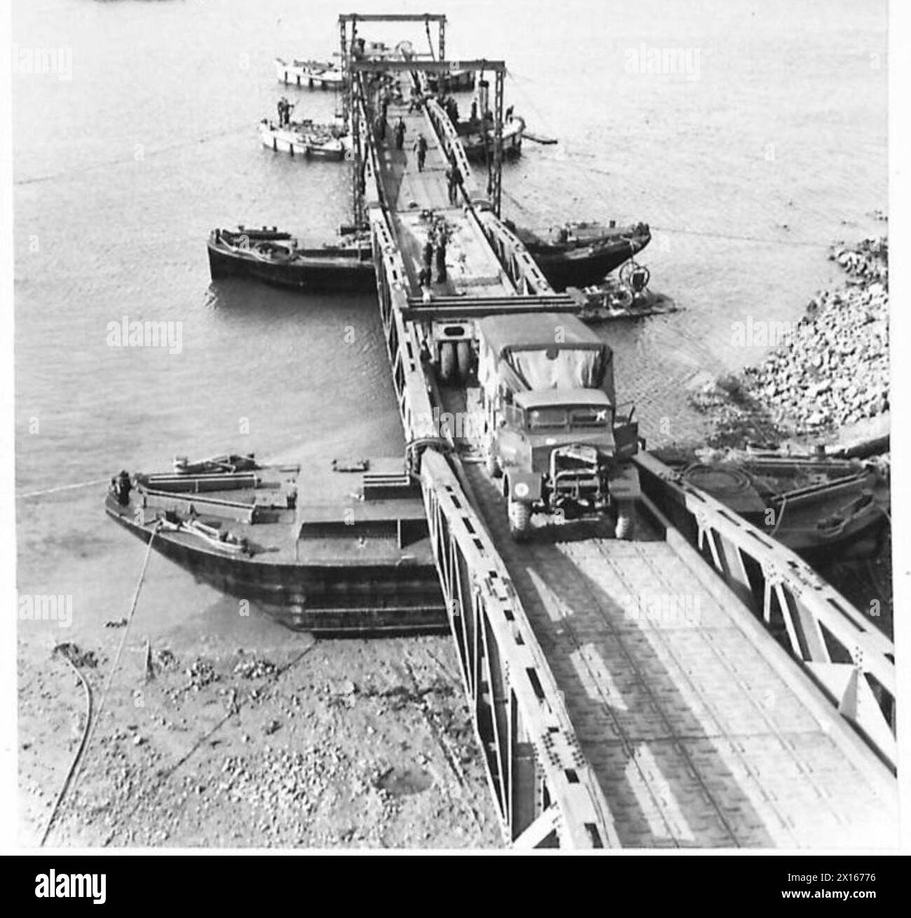 Le personnel de l'armée britannique effectue une mission spéciale pour le D.TN en retirant un chariot après avoir attaché la section No.2 à la section No.1, démontrant les procédures opérationnelles. Banque D'Images