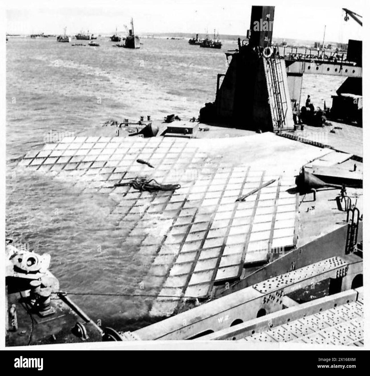 PHOTOGRAPHIES DU PORT PRÉFABRIQUÉ ETC - LST Pierhead montrant Buffer Pontoon British Army, 21st Army Group Banque D'Images