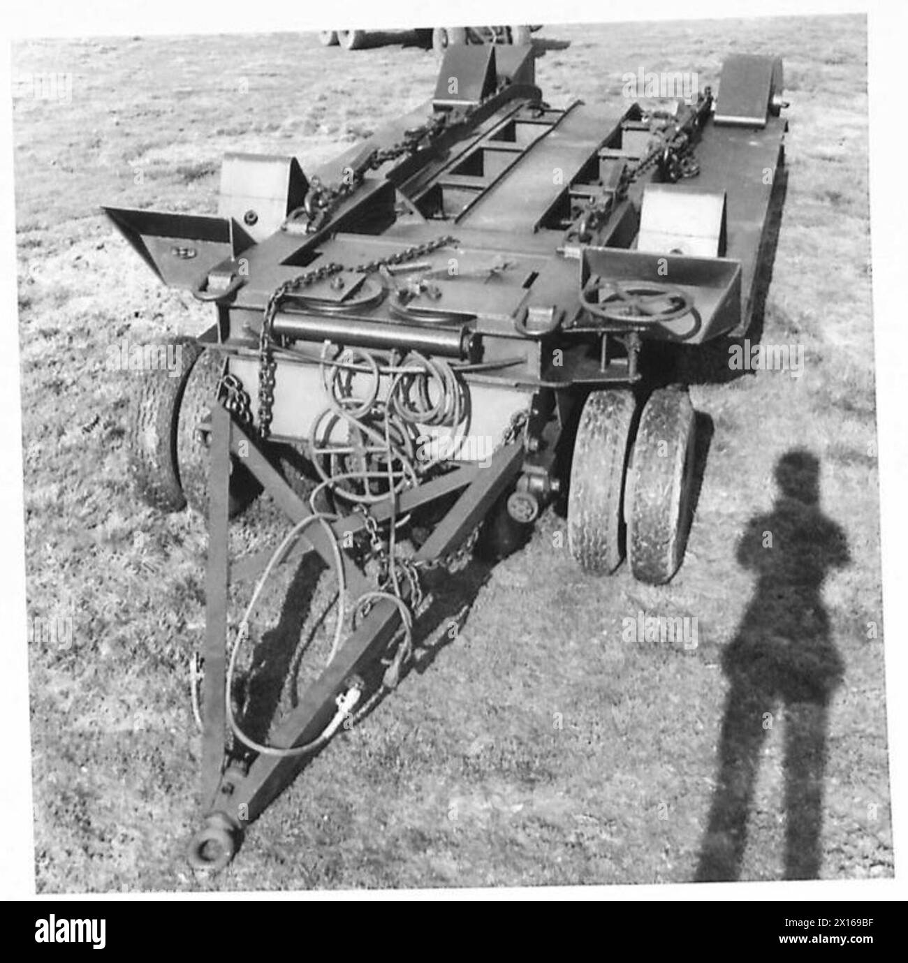 Un transporteur de chars de 40 tonnes nommé 'Rogers' avec remorque W.D. No. X4648353 est utilisé par l'armée britannique pour déplacer des véhicules. Banque D'Images