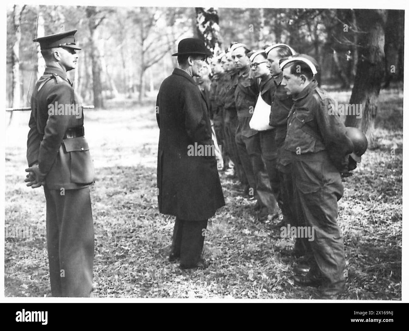 Le secrétaire d’État rencontre et s’entretient avec des cadets belges lors d’une visite à l’Académie royale militaire de Sandhurst, pour discuter de la formation et de l’éducation militaires. Banque D'Images