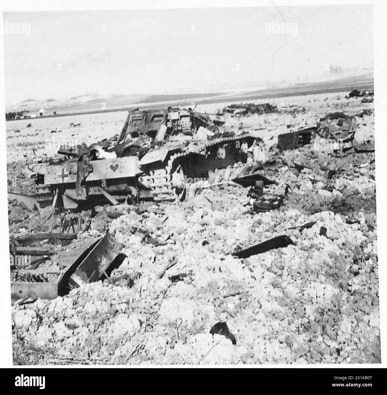 Quatre chars Panzer III et IV allemands ont été détruits près de Bou Arada le 18-19 janvier 1943. Le V corps britannique coordonna une attaque avec une artillerie de 25 livres couvrant la plaine, engageant des chars allemands avançant des collines. Banque D'Images