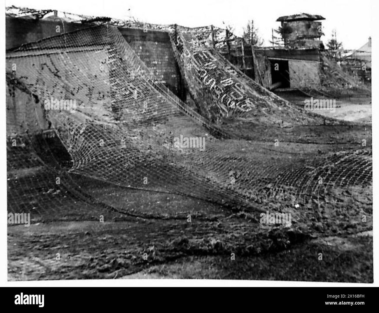 Un site de canons de 6 pouces à Little Holland près de Clacton est camouflé dans le cadre des défenses de la côte est Banque D'Images