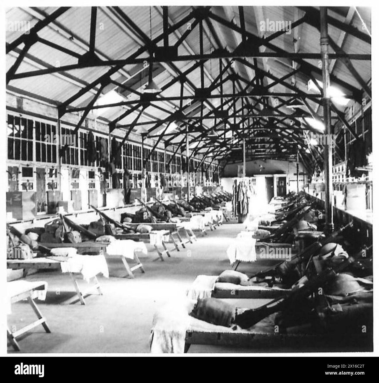 Les photos d'entraînement montrent le Chief provision Officer S.T.6. Supervisant les approvisionnements alimentaires au dépôt N9 M.S.D. et dans les quartiers des hommes de Newbury pendant les opérations de l'armée britannique. Banque D'Images