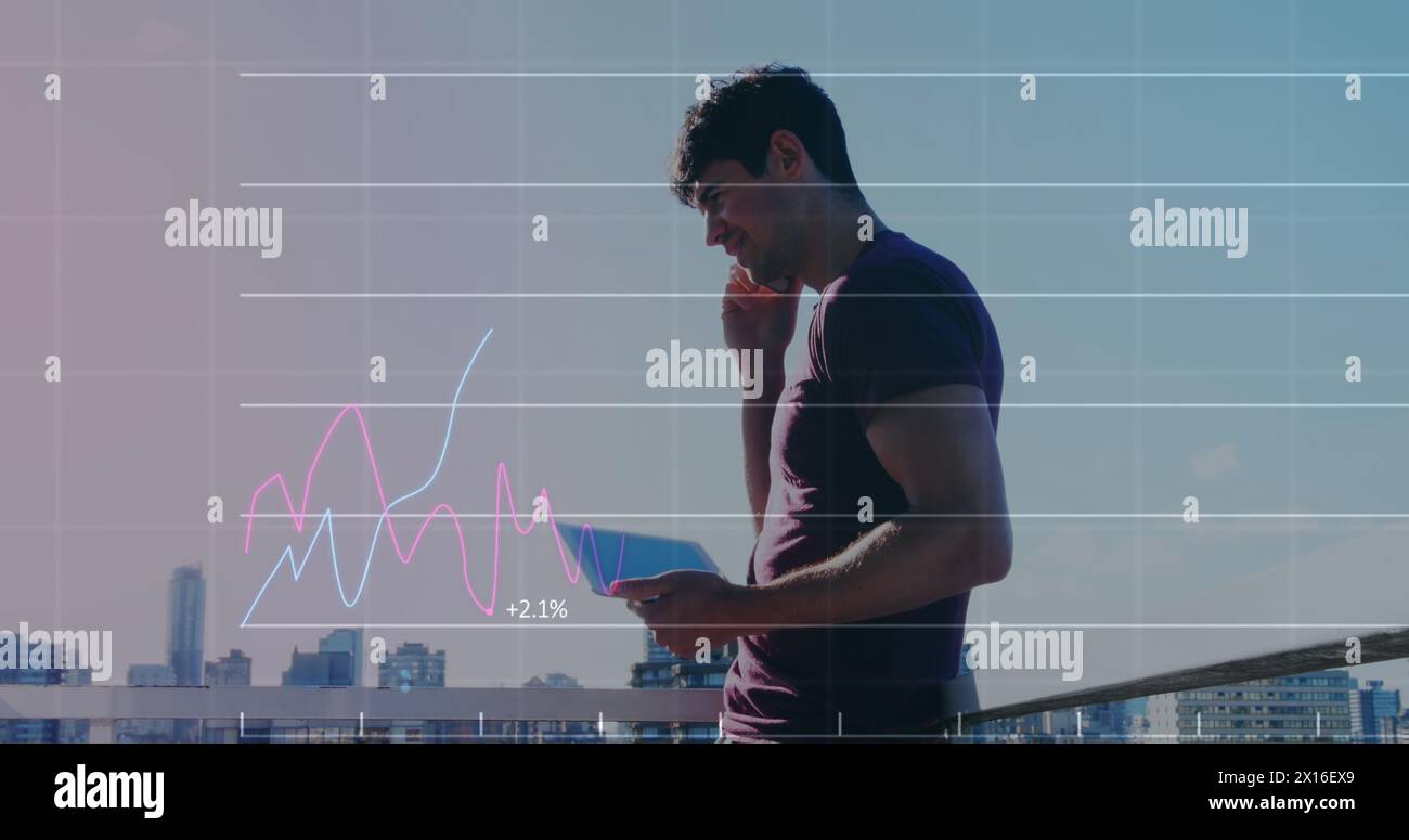 Image de plusieurs graphiques représentant la croissance sur un homme caucasien tenant une tablette parlant au téléphone. Composite numérique, entreprise, rapport, données, progrès, Banque D'Images