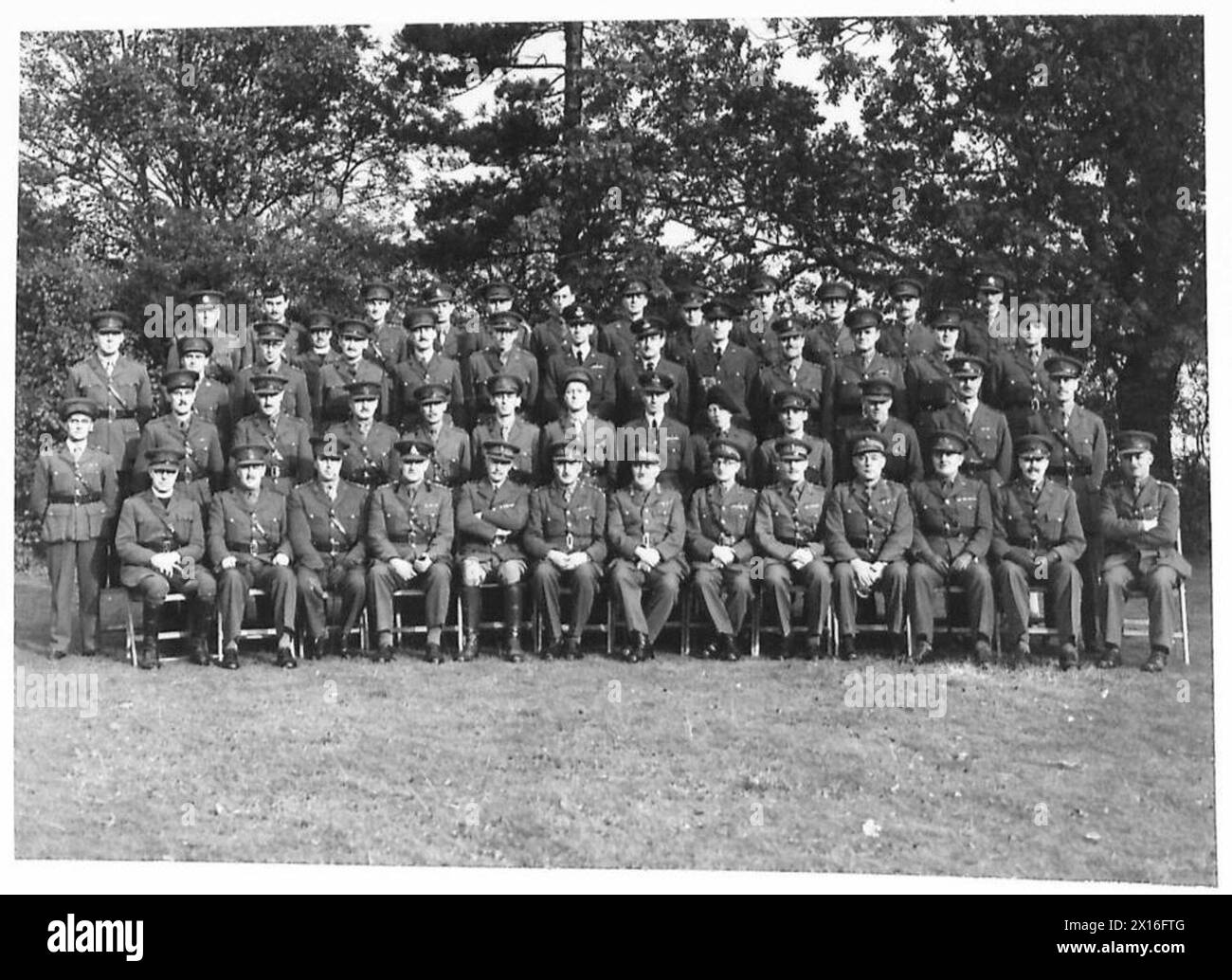 Le général E.A. Osborne, commandant du corps, est photographié avec ses officiers d'état-major à la retraite, marquant son leadership et son service dans l'armée britannique. Banque D'Images