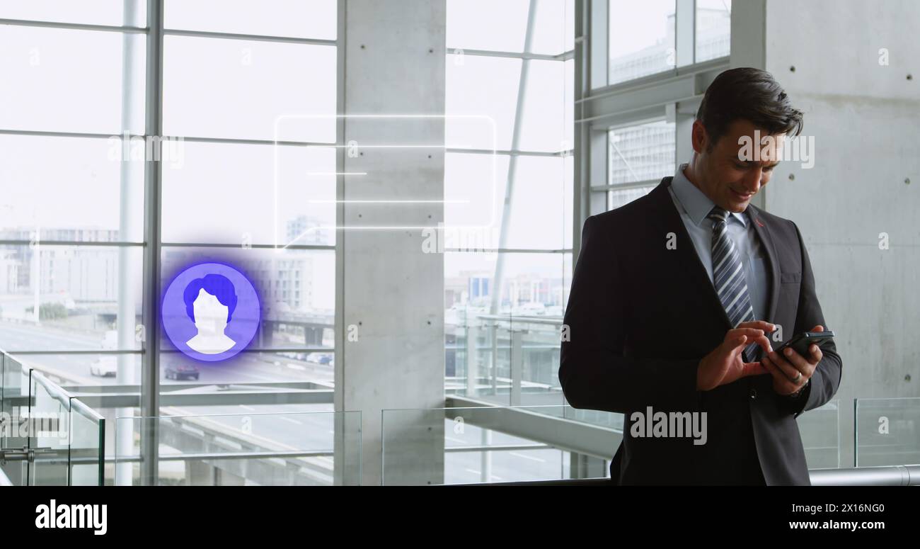 Image de l'icône des médias sur l'homme d'affaires caucasien à l'aide d'un smartphone Banque D'Images