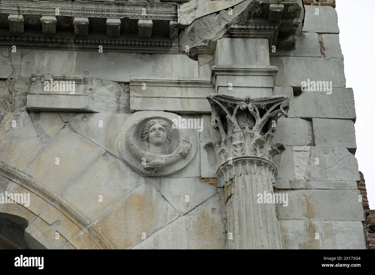 Apollon sur l'Arc d'Auguste à Rimini Banque D'Images