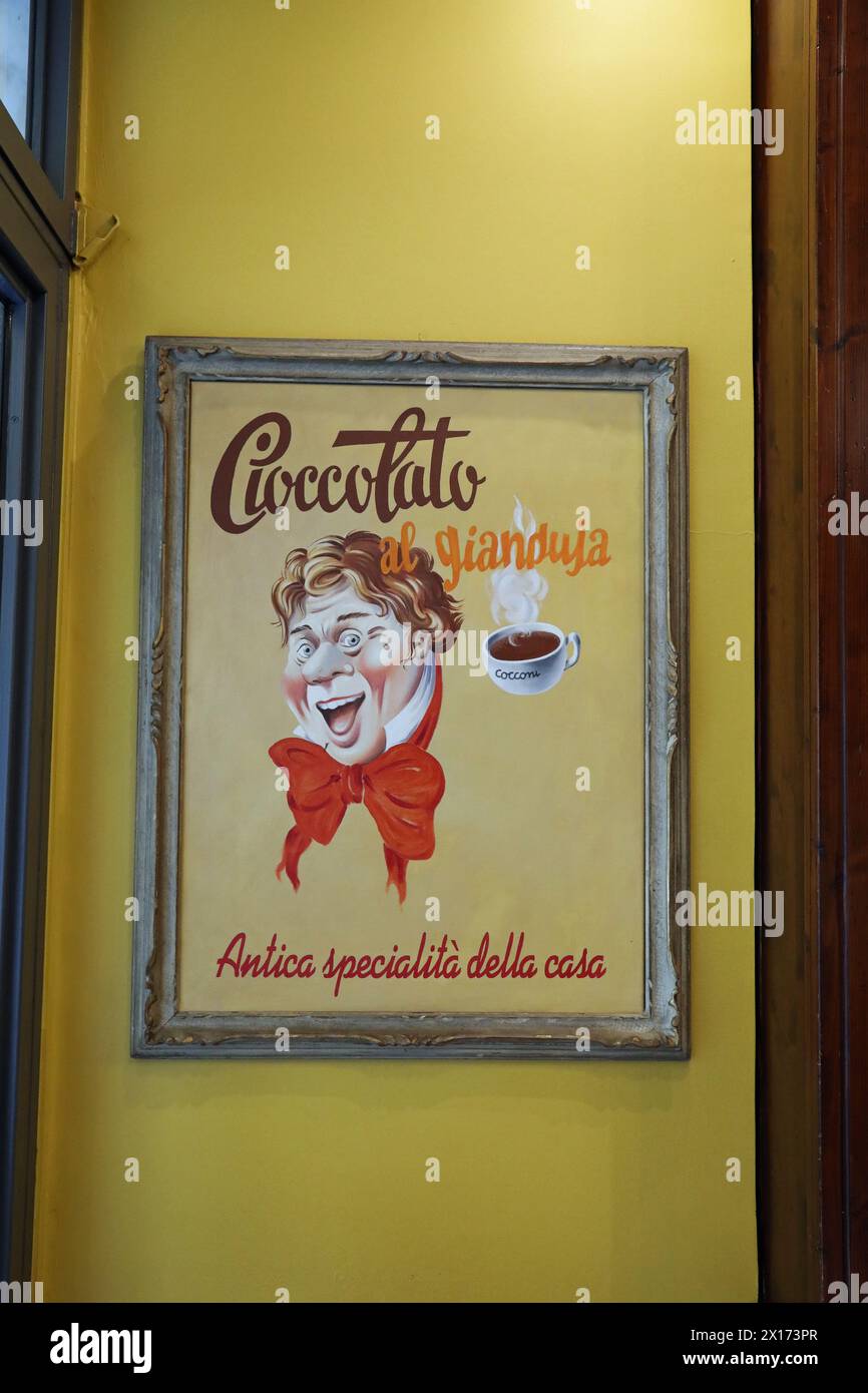 Publicité pour chocolat chaud avec noisette dans un café italien Banque D'Images