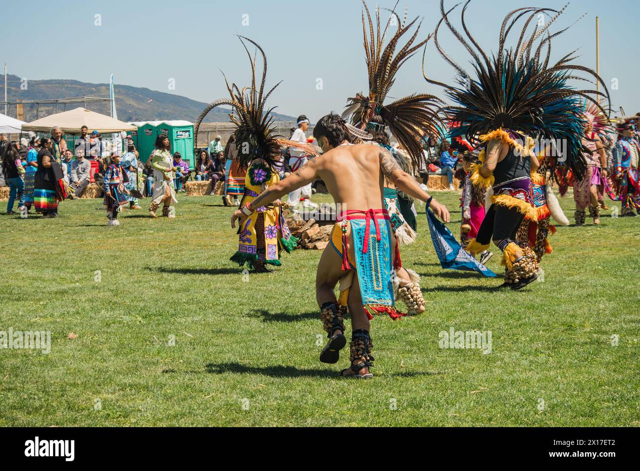 Malibu, Californie. 6 avril 2024. Chumash Day Pow Wow et rassemblement inter-tribal. Le parc Malibu Bluffs célèbre les 24 ans de l'accueil de l'Annu Banque D'Images