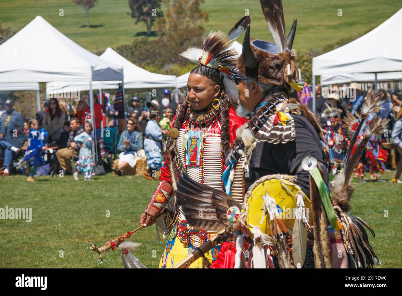 Malibu, Californie. 6 avril 2024. Chumash Day Pow Wow et rassemblement inter-tribal. Le parc Malibu Bluffs célèbre les 24 ans de l'accueil de l'Annu Banque D'Images