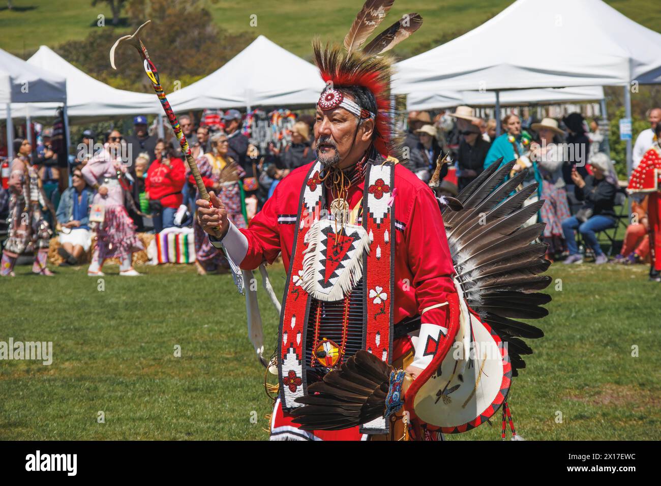 Malibu, Californie. 6 avril 2024. Chumash Day Pow Wow et rassemblement inter-tribal. Le parc Malibu Bluffs célèbre les 24 ans de l'accueil de l'Annu Banque D'Images