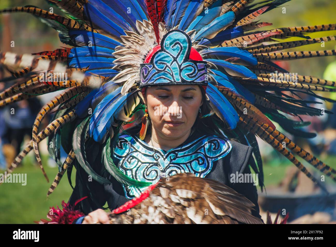 Malibu, Californie. 6 avril 2024. Chumash Day Pow Wow et rassemblement inter-tribal. Le parc Malibu Bluffs célèbre les 24 ans de l'accueil de l'Annu Banque D'Images