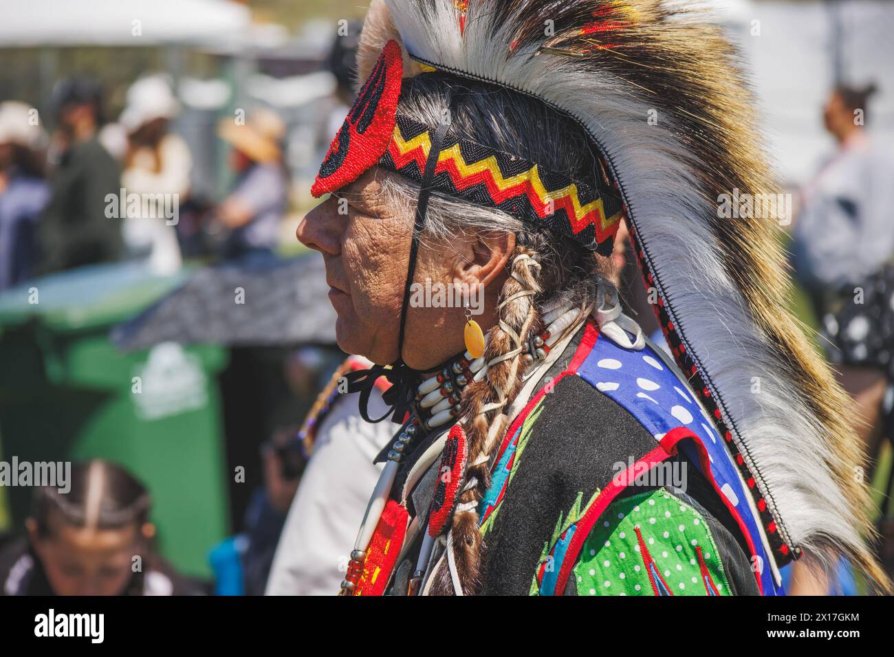Malibu, Californie. 6 avril 2024. Chumash Day Pow Wow et rassemblement inter-tribal. Le parc Malibu Bluffs célèbre les 24 ans de l'accueil de l'Annu Banque D'Images