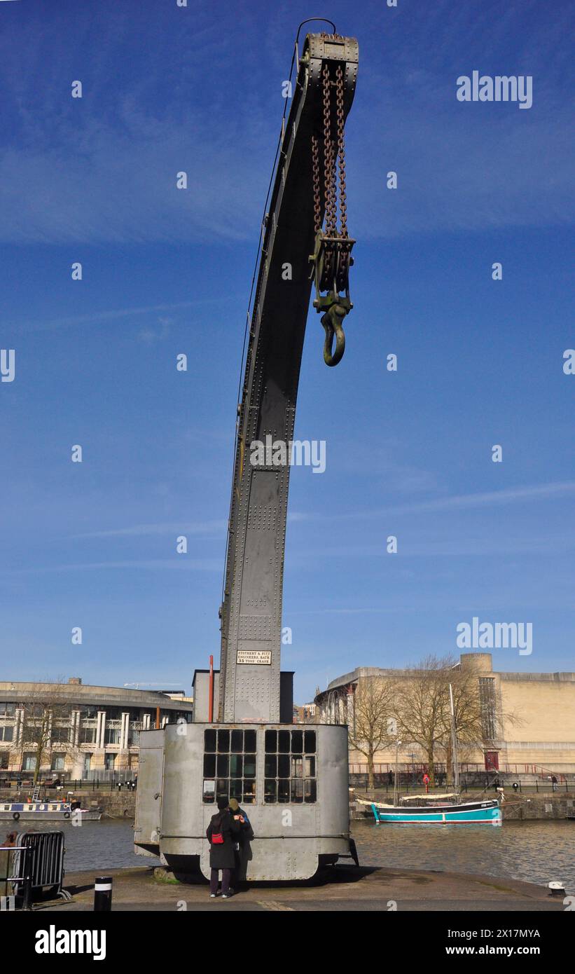 La grue à vapeur de conception brevetée Fairbairn dans les quais Bristol. Conçu dans les années 1870 levant 35 tonnes et le chargeant directement sur un wagon de chemin de fer à partir de Banque D'Images