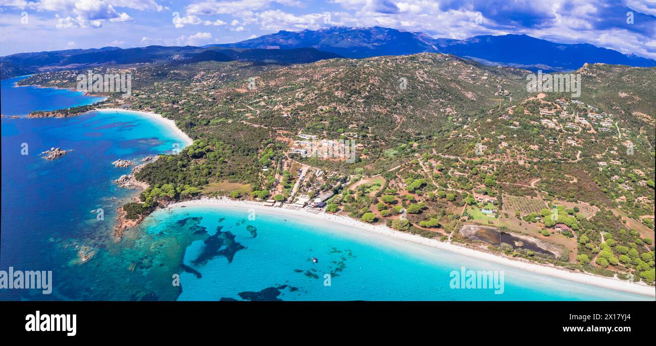 Les meilleures plages de l'île de Corse. Vue aérienne drone de belles plages près de Porto Vecchio - Palombaggia, Tamaricciu, Folaca avec mer turquoise et whi Banque D'Images