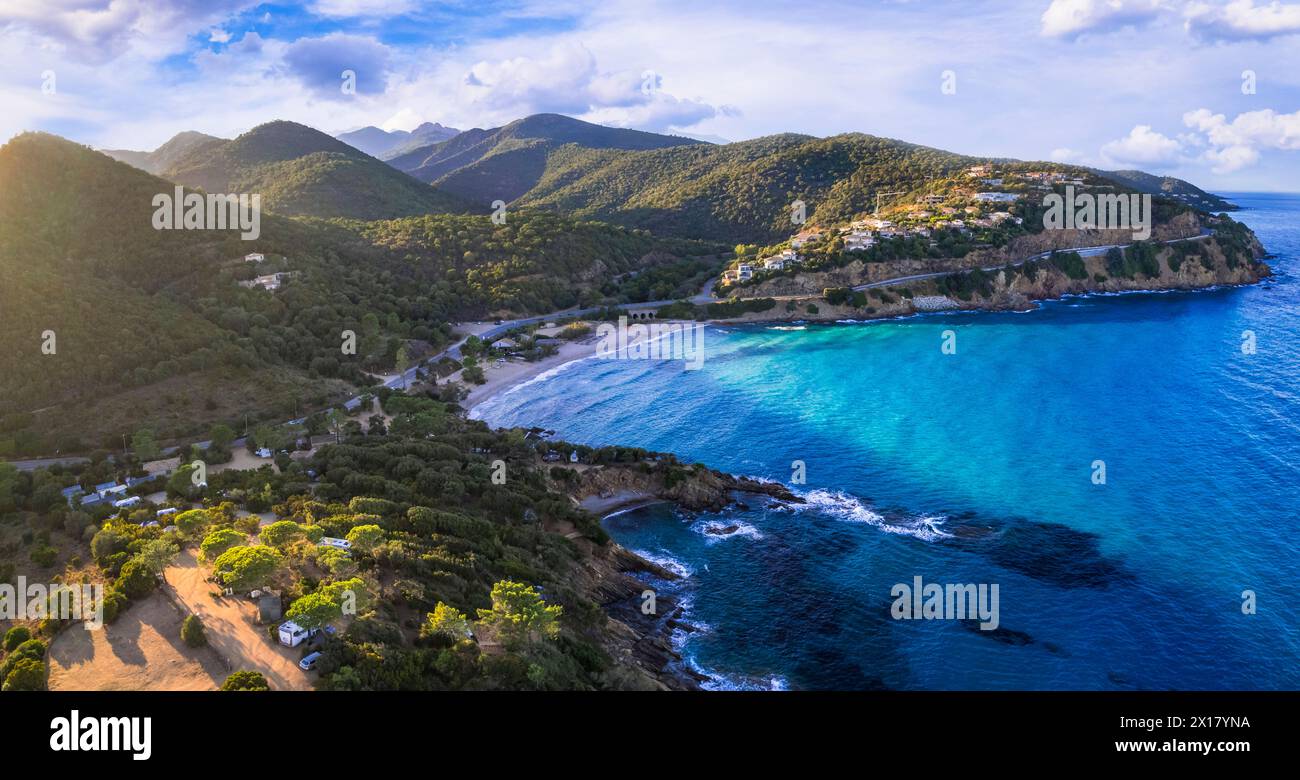 Nature pittoresque et plages de l'île de Corse. vue panoramique sur drone aérien Banque D'Images