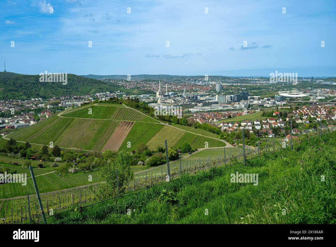 La chapelle funéraire de la Württemberg à Stuttgart-Rotenberg offre une vue pittoresque sur la vallée du Neckar et Stuttgart. Baden-Wuertemberg, allemand Banque D'Images