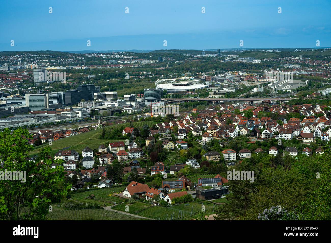 La chapelle funéraire de la Württemberg à Stuttgart-Rotenberg offre une vue pittoresque sur la vallée du Neckar et Stuttgart. Baden-Wuertemberg, allemand Banque D'Images