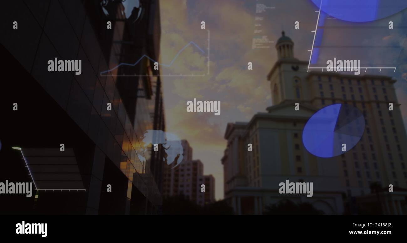 Image de globes, graphiques, langage informatique au-dessus d'une vue à faible angle des bâtiments contre le ciel nuageux Banque D'Images
