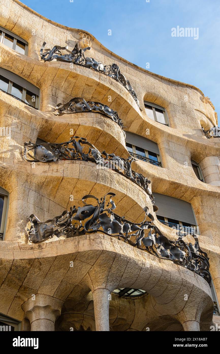 Casa Mila, bâtiment résidentiel et commercial conçu par l'architecte Antoni Gaudi à Barcelone, Espagne Banque D'Images