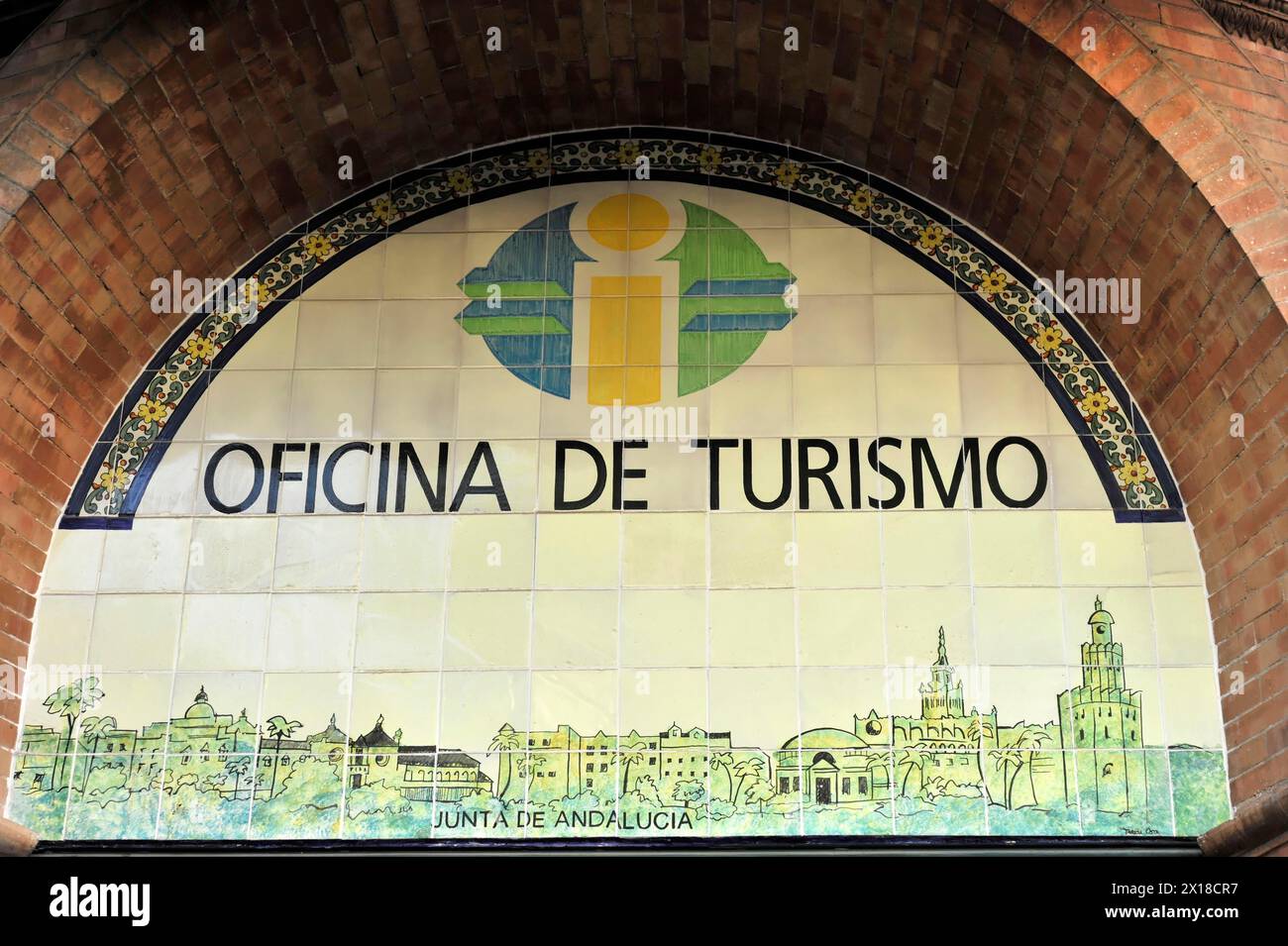 Séville, tuiles murales dans un bureau d'information touristique avec le lettrage 'Junta de Andalucia', Séville, Andalousie, Espagne Banque D'Images