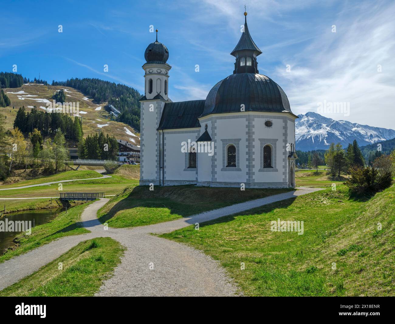 Seekirchl à Seefeld, ciel bleu, Tyrol, Autriche Banque D'Images