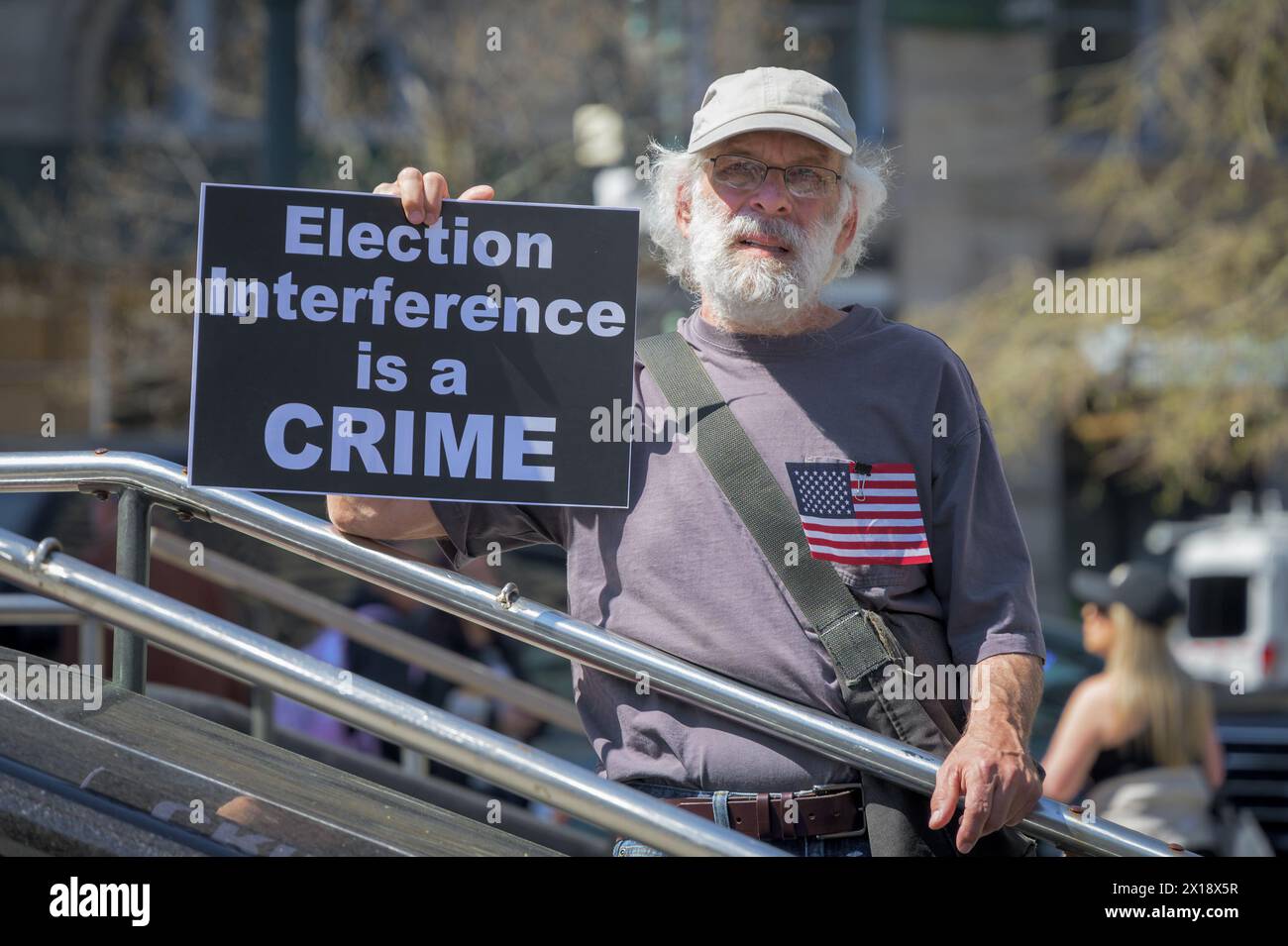 ÉTATS-UNIS. 15 avril 2024. Alors que la sélection du jury commence le 15 avril 2024 dans People of the State of New York v. Donald Trump, la coalition Not Above the Law tient une conférence de presse à Foley Square à New York pour souligner la gravité des accusations criminelles de 34 contre Trump – en particulier sa falsification de dossiers commerciaux pour tromper l’électorat et interférer avec l’élection – et pour appeler à un procès équitable et rapide cela permet de rendre des comptes. (Photo par Erik McGregor/Sipa USA) crédit : Sipa USA/Alamy Live News Banque D'Images