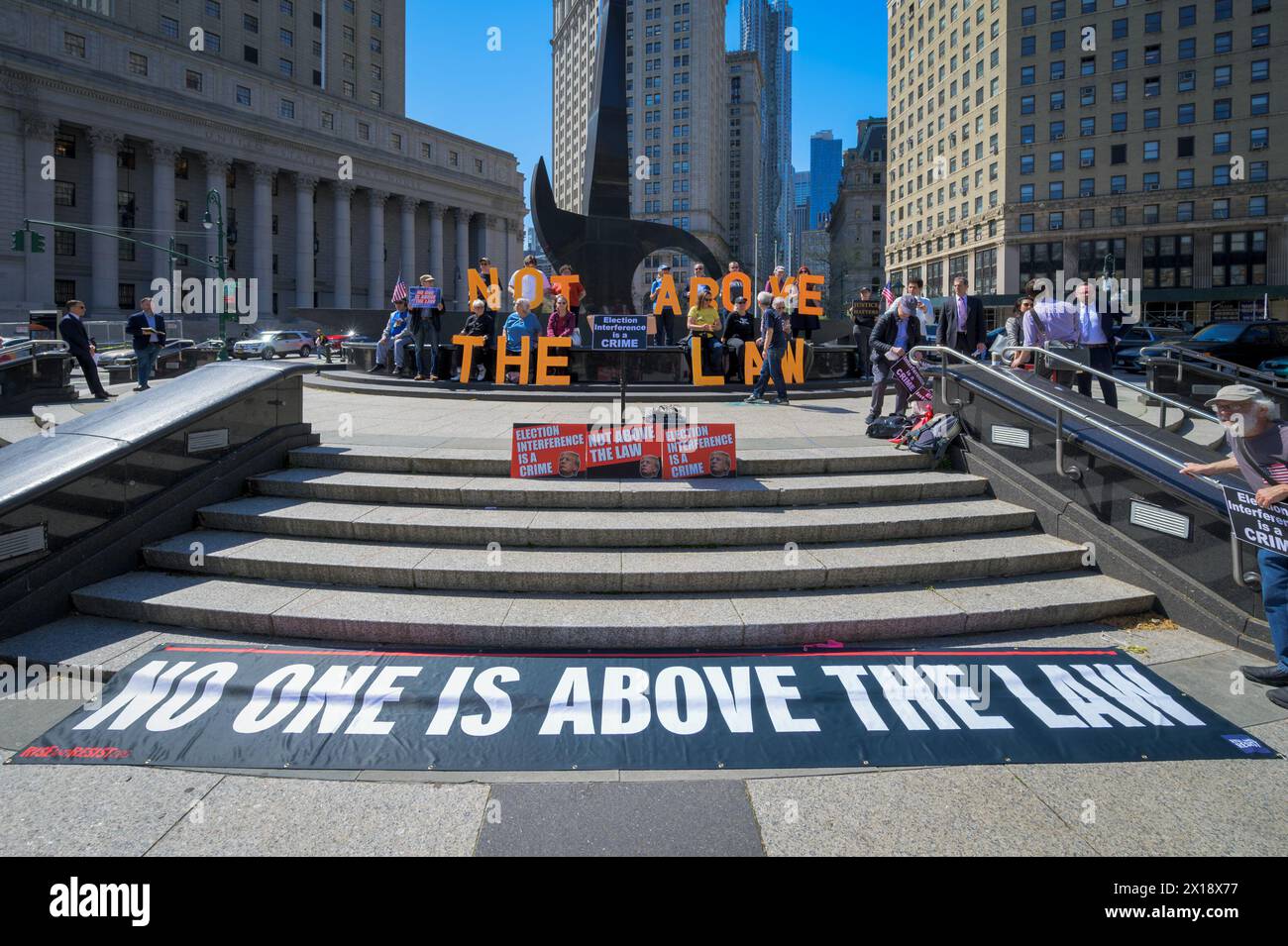 ÉTATS-UNIS. 15 avril 2024. Alors que la sélection du jury commence le 15 avril 2024 dans People of the State of New York v. Donald Trump, la coalition Not Above the Law tient une conférence de presse à Foley Square à New York pour souligner la gravité des accusations criminelles de 34 contre Trump – en particulier sa falsification de dossiers commerciaux pour tromper l’électorat et interférer avec l’élection – et pour appeler à un procès équitable et rapide cela permet de rendre des comptes. (Photo par Erik McGregor/Sipa USA) crédit : Sipa USA/Alamy Live News Banque D'Images