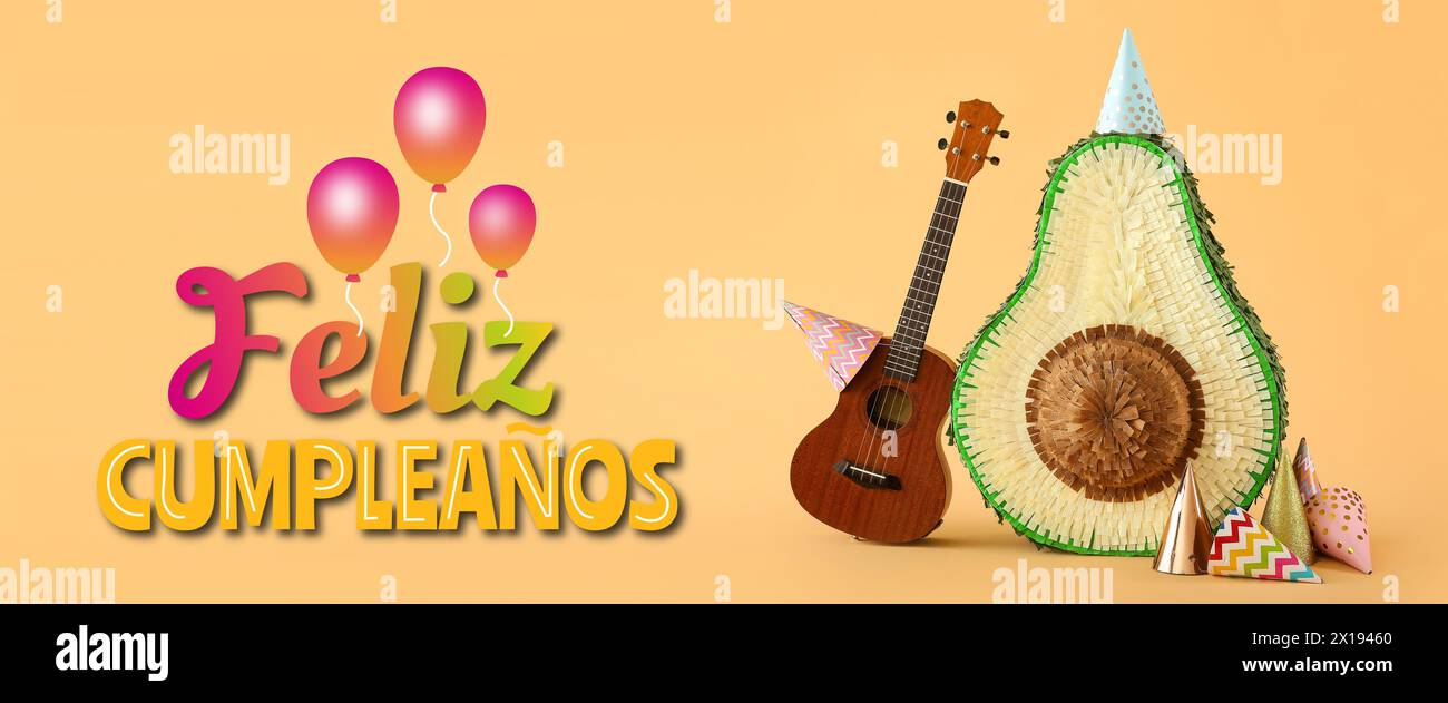 Bannière festive avec texte FELIZ CUMPLEANOS (espagnol pour Joyeux anniversaire), pinata mexicaine et guitare Banque D'Images