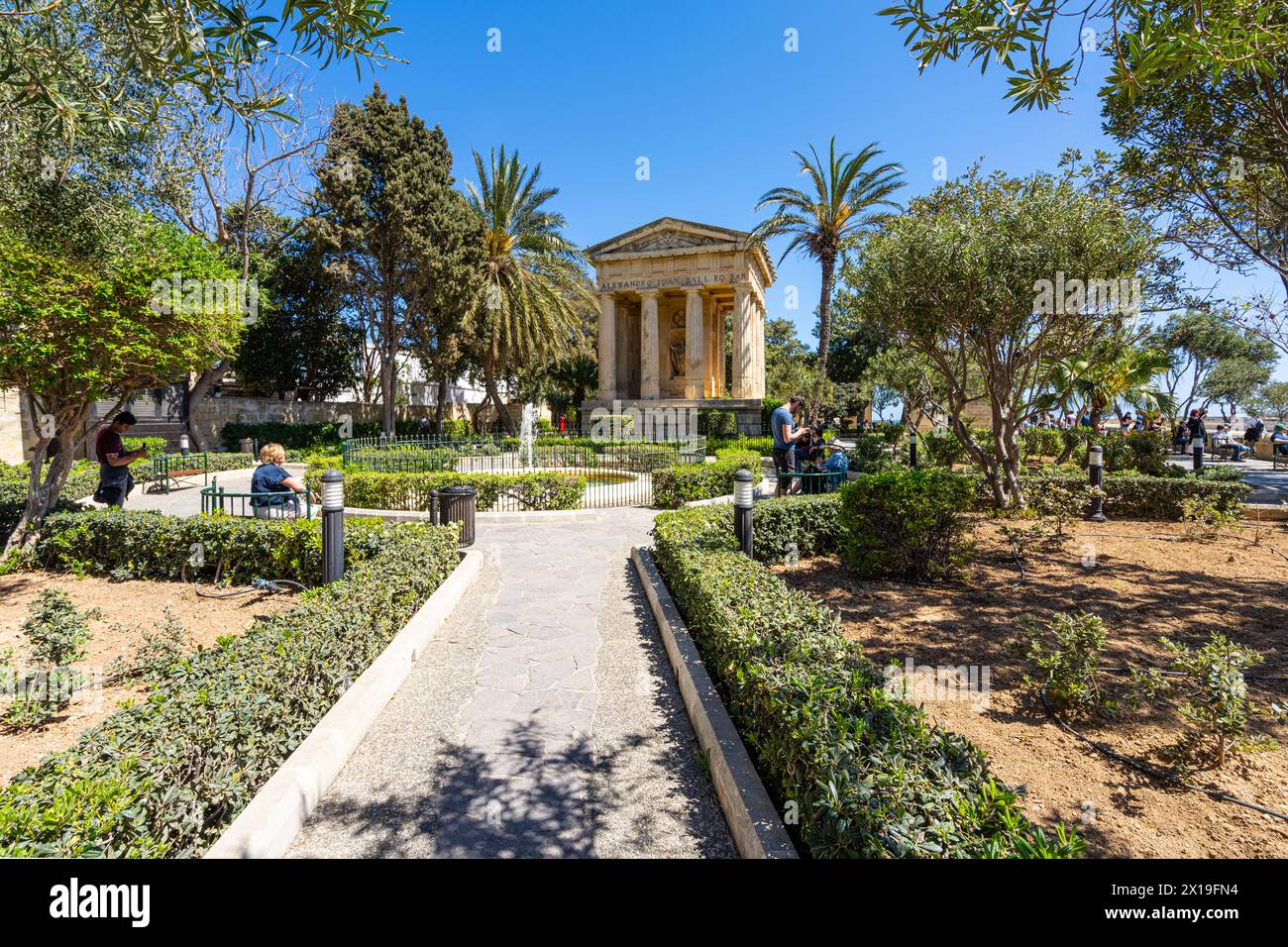 Valletta, Malte, 3 avril 2024. Vue du monument à Sir Alexander Ball dans les jardins de Lower Barrakka dans le centre-ville Banque D'Images