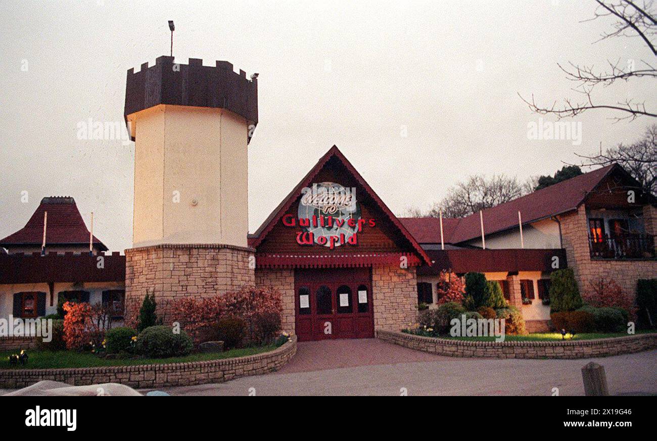 Photo du dossier datée du 14/03/98 du parc à thème Gulliver's World dans la région de Callands à Warrington, où le bébé 'Callum' a été découvert à proximité en mars 1998 et où une enquête pour meurtre a été lancée. Joanne Sharkey, de West Derby à Liverpool, a été accusée de meurtre par des détectives enquêtant sur la mort du bébé retrouvé dans les bois il y a plus de 25 ans. L'homme de 54 ans doit comparaître mardi au tribunal de première instance de Warrington, accusé de mort. Date d'émission : mardi 16 avril 2024. Banque D'Images