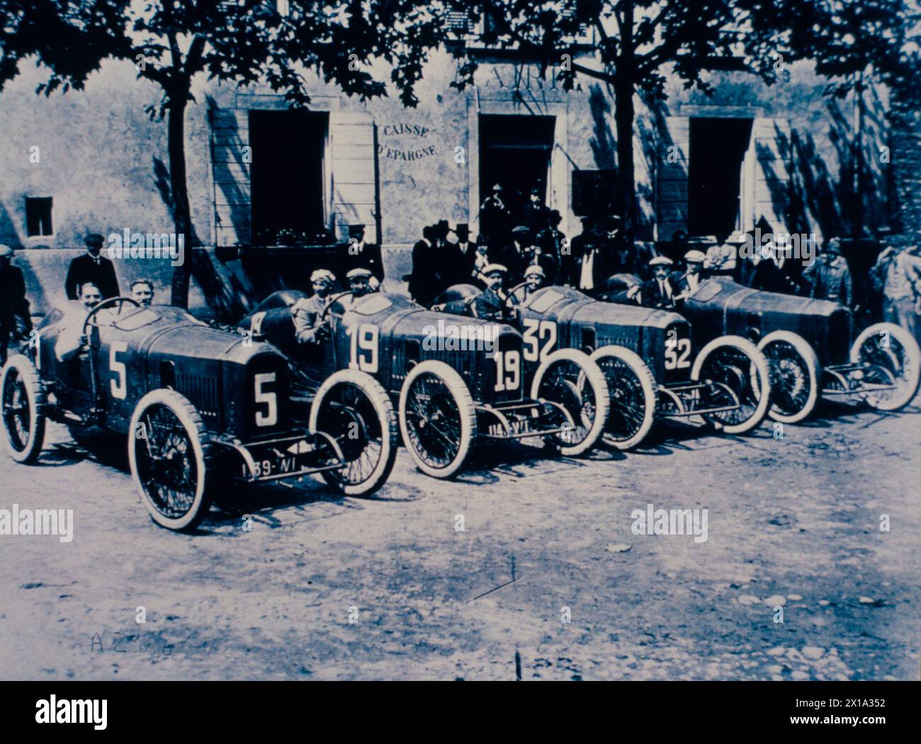 Voitures de course Peugeot au Grand Prix de Lyon, France 1914 Banque D'Images