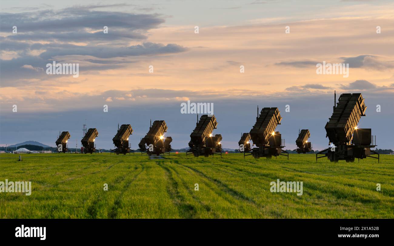 Système de missiles sol-air déployé à la base militaire Banque D'Images