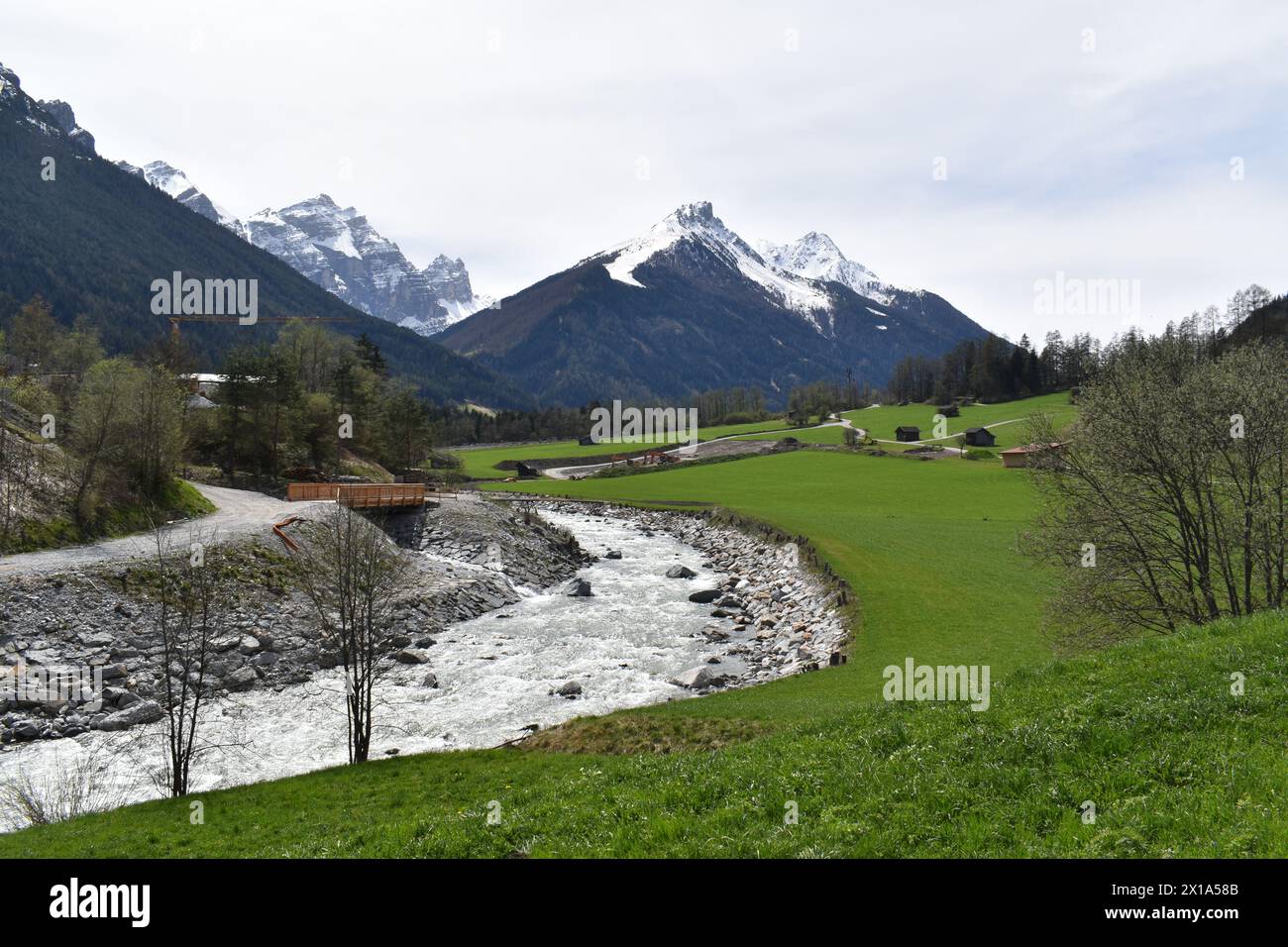 Chemin de randonnée à travers et autour de la vallée de Stubai en Autriche Alpes .belle vue sur les montagnes . Glacier Stubai , région du Tyrol . Banque D'Images