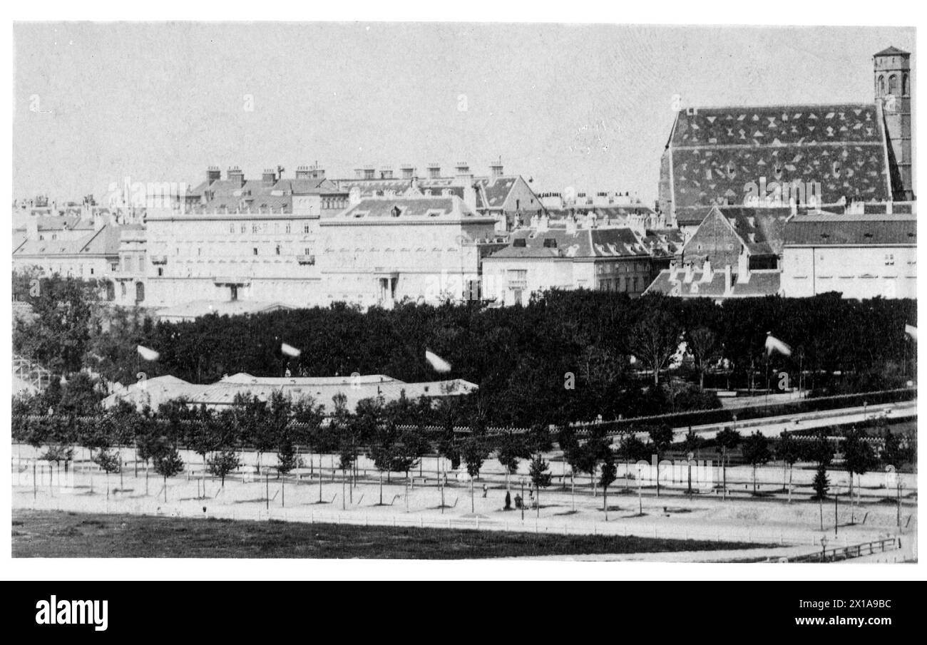 Vienne 1, Ringstrasse, vue du quartier du parlement d'aujourd'hui à travers l'autre talent de garçons de Ringstrasse et Volksgarten sur le Palais Montenuovo, Palais Maximilien et l'Eglise Minorite, 1870 - 18700101 PD0548 - Rechteinfo : droits gérés (RM) Banque D'Images
